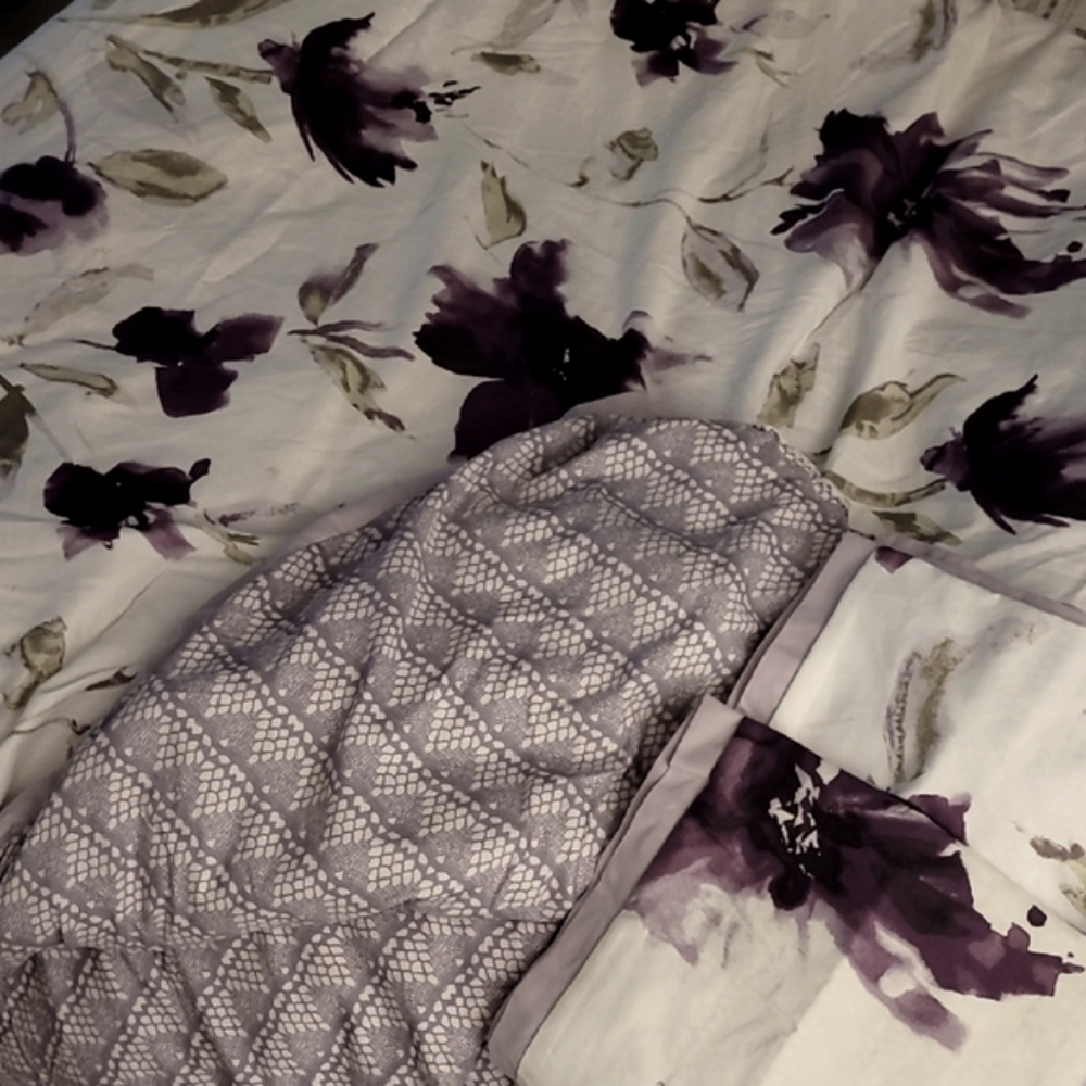 Floral Purple and White Bedding Set